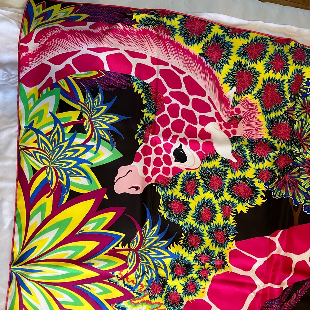 🧣 Hermes Three Graces Pink and Multicolor Giraffe Scarf - Picture 9 of 10